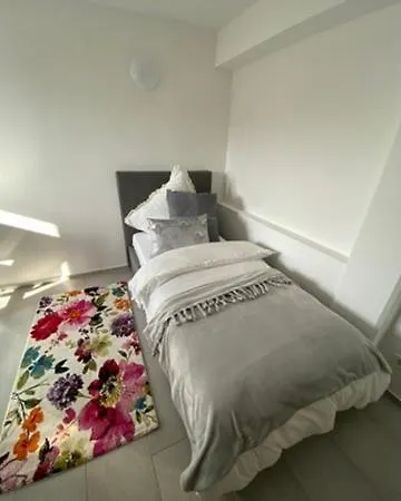 Living & Apartment *