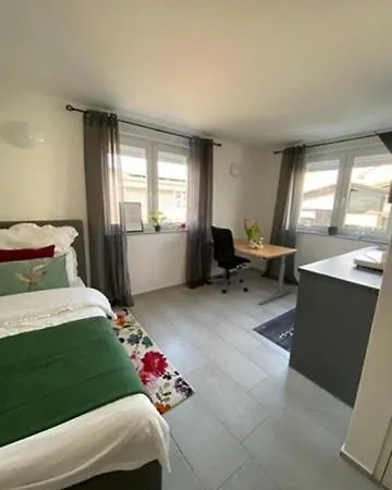 Living & Frankfurt am Main