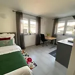 Living & Frankfurt am Main