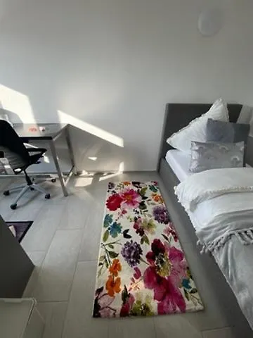 Living & Апартаменты *